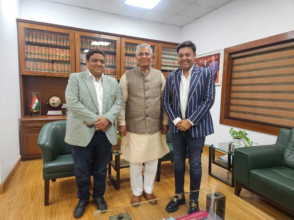 तीसरी बार संसद रत्न पुरस्कार प्राप्त करने पर प्रसिद्व युवा उद्योगपति आशीष जैन व अभिषेक जैन ने पी.पी. चौधरी को बधाई दी तीसरी बार संसद रत्न पुरस्कार प्राप्त करने पर प्रसिद्व युवा उद्योगपति आशीष जैन व अभिषेक जैन ने पी.पी. चौधरी को बधाई दी