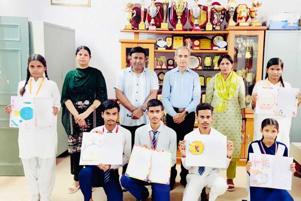 हिन्दी दिवस के उपलक्ष्य में कहानी लेखन और कविता रचना प्रतियोगिता आयोजित, कोमल और राहुल प्रथम घोषित